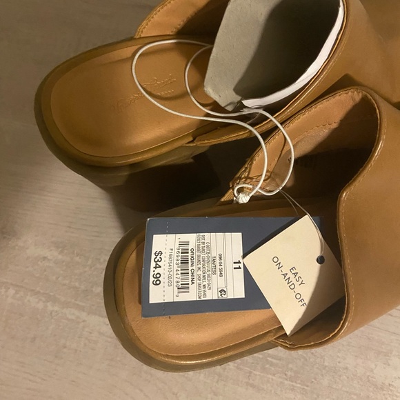 Universal thread heel shoe SZ 11 new with tags - Picture 2 of 4